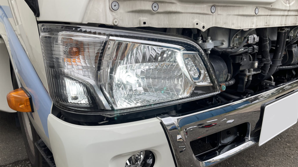 トヨタダイナトラックのLEDバルブの点灯確認